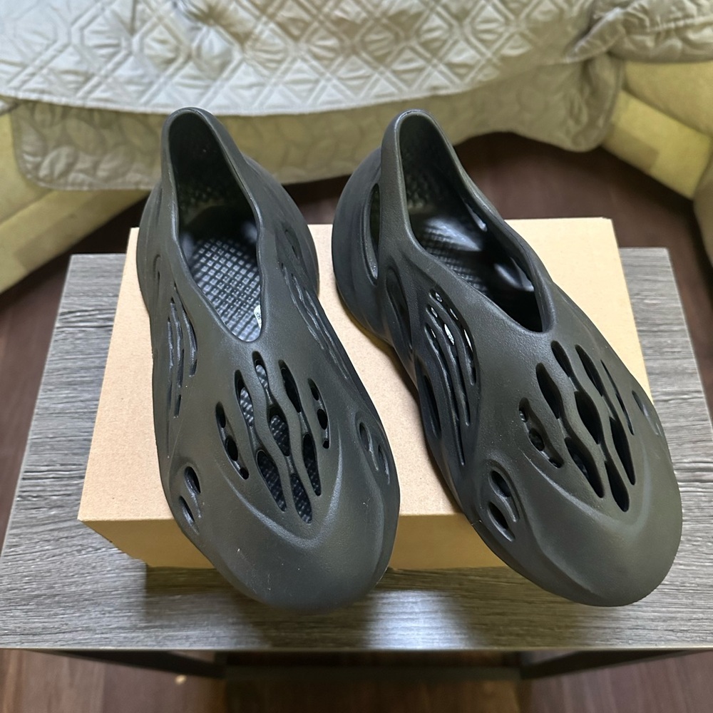 Yeezy Foam Runners - Black - US 7